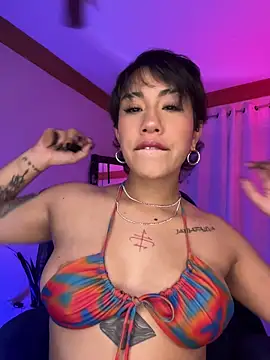 ZahaRose online show from December 4, 8:16 am