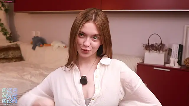 Snapshot of MarianFares chatting on October 1, 6:13 pm MarianFares online show from October 1, 6:13 pm