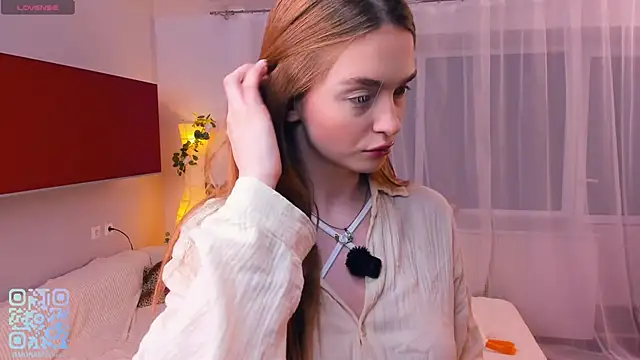 Snapshot of MarianFares chatting on October 17, 7:28 pm MarianFares online show from October 17, 7:28 pm