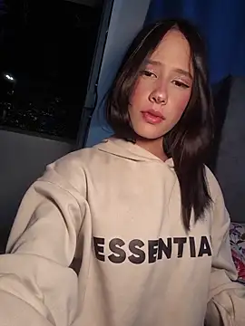 KLOE LUSTX online show from March 8, 11:30 pm