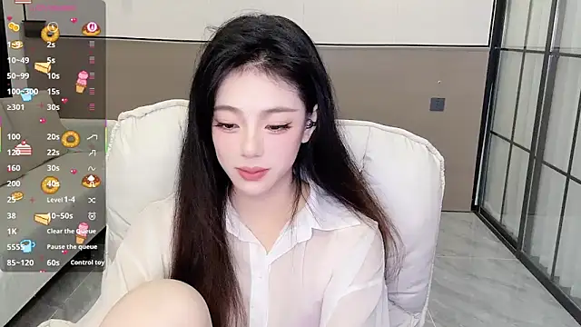 Sandy Uu online show from September 22, 9:41 am