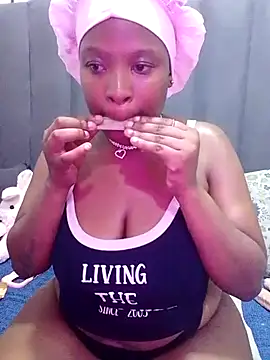 Snapshot of MrsMxx25 chatting on October 18, 9:45 am MrsMxx25 online show from October 18, 9:45 am