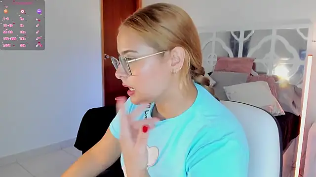 MikaelaStone online show from December 18, 12:54 pm