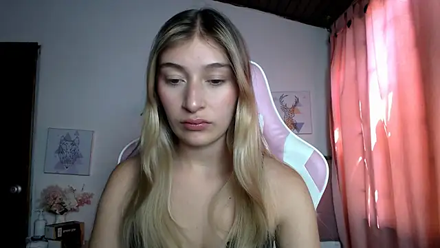 SophiaaLee online show from April 26, 6:05 pm