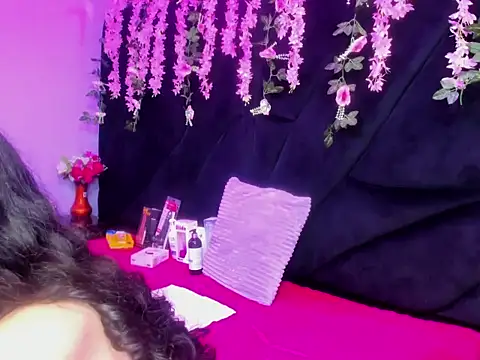 Nanis James online show from February 24, 3:05 am