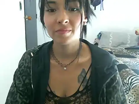 Snapshot of Thalia_220 chatting on September 8, 9:03 pm Thalia 220 online show from September 8, 9:03 pm