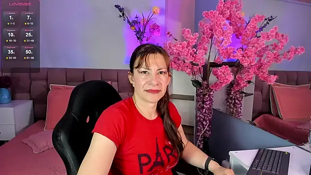 Snapshot of AmaraMoon_ chatting on October 9, 8:35 pm AmaraMoon online show from October 9, 8:35 pm