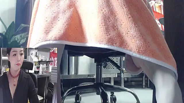 Eileen-L online show from October 29, 1:15 pm