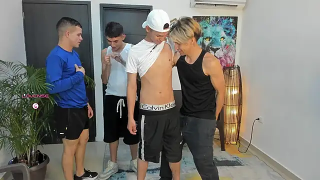 Snapshot of Playhardsex_ chatting on September 24, 12:31 am Playhardsex online show from September 24, 12:31 am