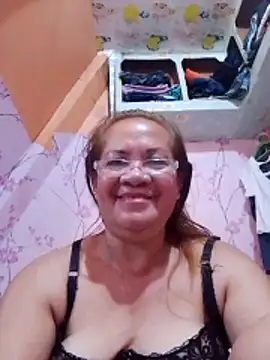 vickyhot1966 online show from April 4, 10:41 pm