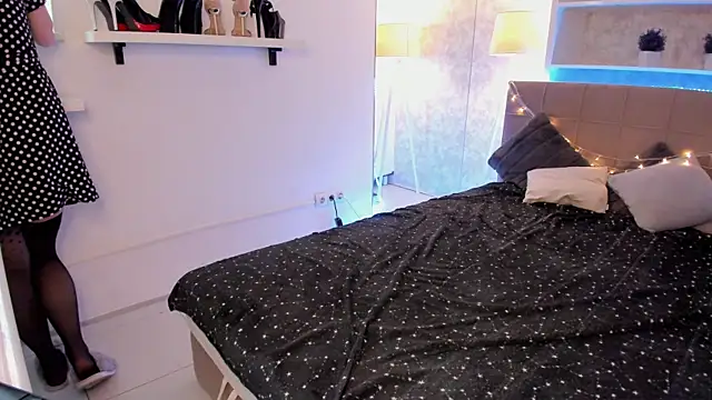 IsabelKiss online show from April 24, 12:30 pm