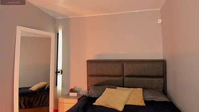 Emma  clark  online show from April 20, 12:30 pm