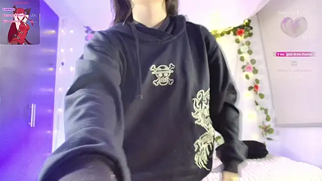 cutee andrea online show from September 15, 4:32 am