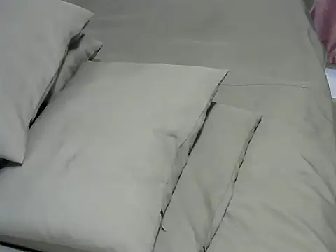 CREAMY BANANA online show from September 23, 11:30 am