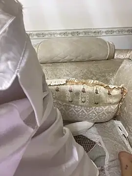 sisi-maiden online show from April 25, 1:14 pm