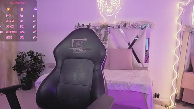 ZURY TAY online show from April 27, 11:51 am