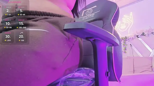 ZURY TAY online show from March 17, 11:47 am