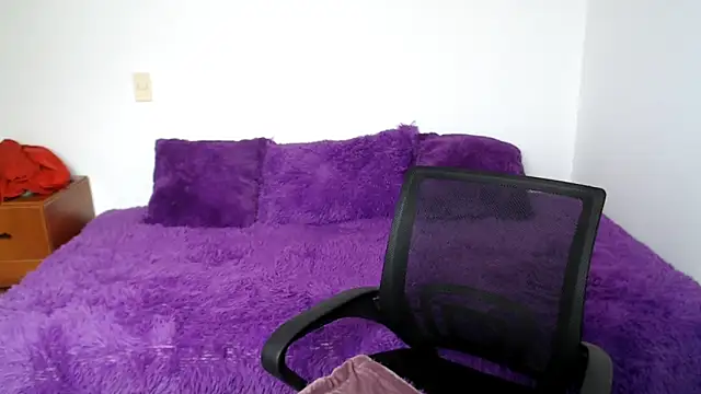 Snapshot of rosse77_ chatting on October 3, 1:27 pm rosse77 online show from October 3, 1:27 pm