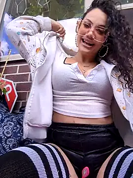 Av3ryyBe3 online show from June 19, 8:01 pm