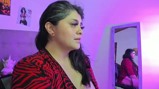 TifanyAmazinng online show from April 27, 2:25 pm