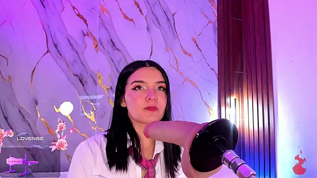 alicecute77 online show from April 28, 2:20 am