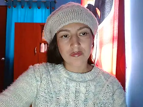 SarahFriendly online show from June 24, 3:33 pm