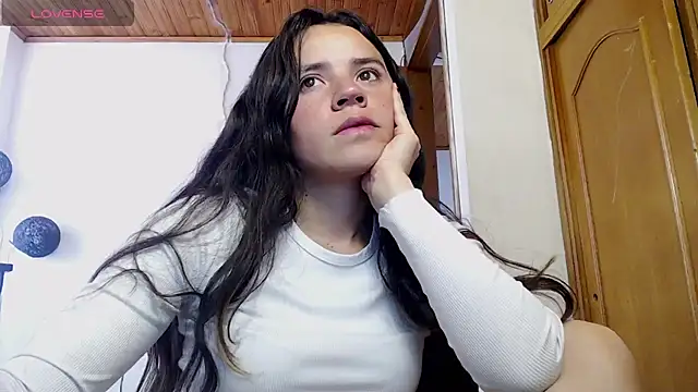 Snapshot of Skylar_Serenity chatting on October 23, 6:58 pm Skylar Serenity online show from October 23, 6:58 pm