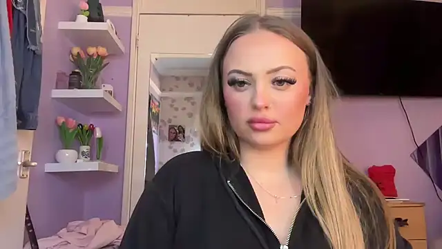 SexySashaxox online show from April 19, 9:50 pm