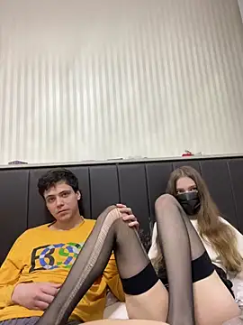 lovburger online show from May 6, 6:34 pm