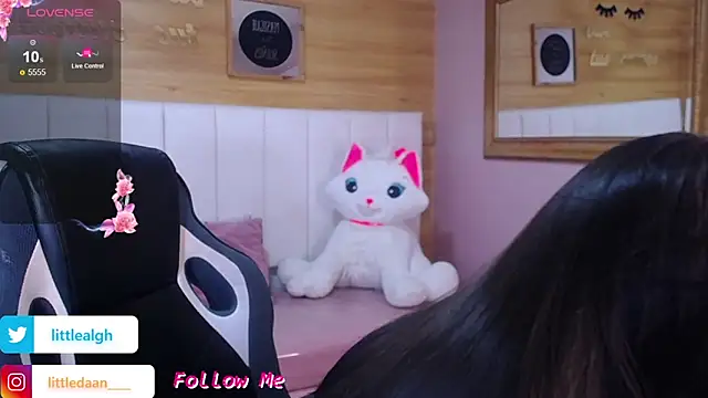 Snapshot of Abril_Velvet_a_ chatting on September 16, 8:06 pm Abril Velvet a online show from September 16, 8:06 pm
