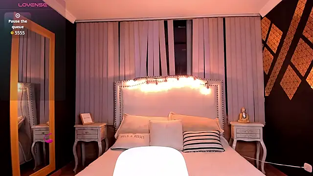 Snapshot of zara_smtih chatting on September 25, 10:36 am zara smtih online show from September 25, 10:36 am