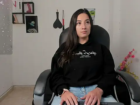 Snapshot of ZoeWright1 chatting on October 15, 3:31 am ZoeWright1 online show from October 15, 3:31 am