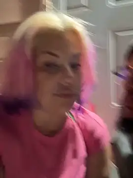 toomuchofafreak online show from April 23, 5:26 am