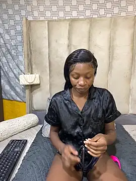 LonelyQueenxx25 online show from April 22, 11:07 am