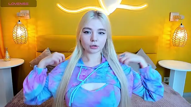 RuthBryant online show from October 12, 1:30 am