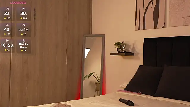 izzyvega   online show from June 11, 1:27 am