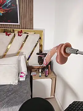 Luna Naughty1 online show from April 23, 6:54 pm