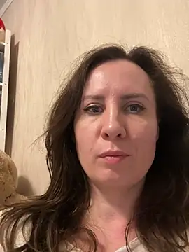 ALICAINWONDERLAND online show from April 26, 8:50 pm