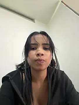 samiacooper25 online show from April 20, 10:35 pm