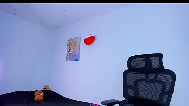 Laura Ivy online show from June 26, 2:18 pm