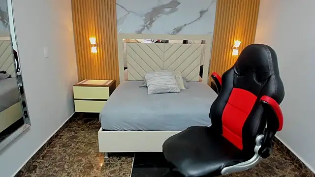 KAROLLJONES1 online show from April 12, 7:38 pm