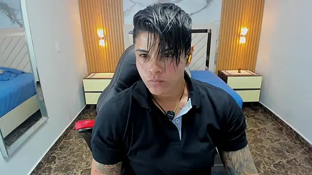 KAROLLJONES1 online show from April 21, 7:10 pm