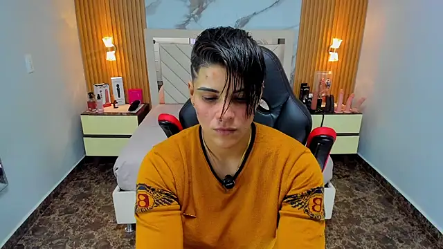 KAROLLJONES1 online show from February 5, 8:12 pm