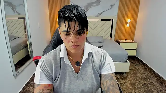 KAROLLJONES1 online show from April 10, 7:31 pm