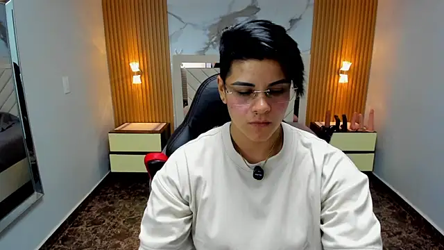 KAROLLJONES1 online show from March 26, 8:21 pm