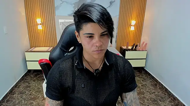 KAROLLJONES1 online show from April 27, 7:11 pm