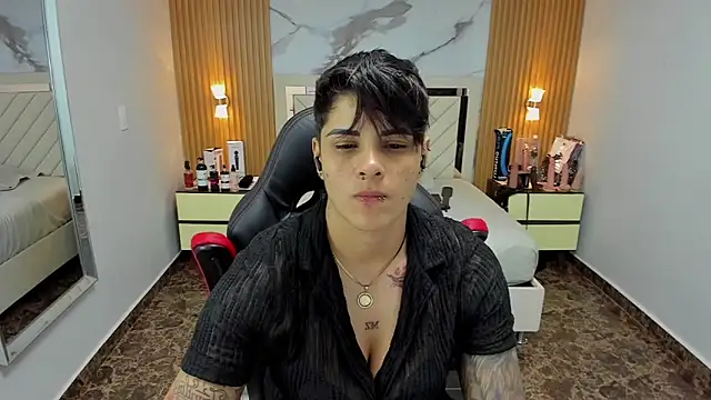 Snapshot of KAROLLJONES1 chatting on October 16, 7:38 pm KAROLLJONES1 online show from October 16, 7:38 pm