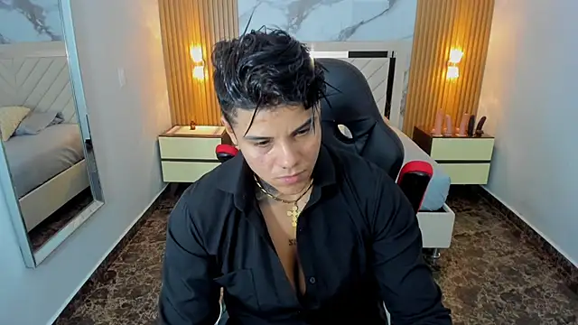 KAROLLJONES1 online show from June 9, 7:02 pm