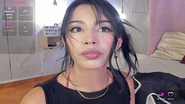 Miss Charlottet online show from March 5, 7:09 pm