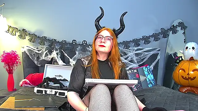 AliceAllisons online show from October 25, 6:48 pm